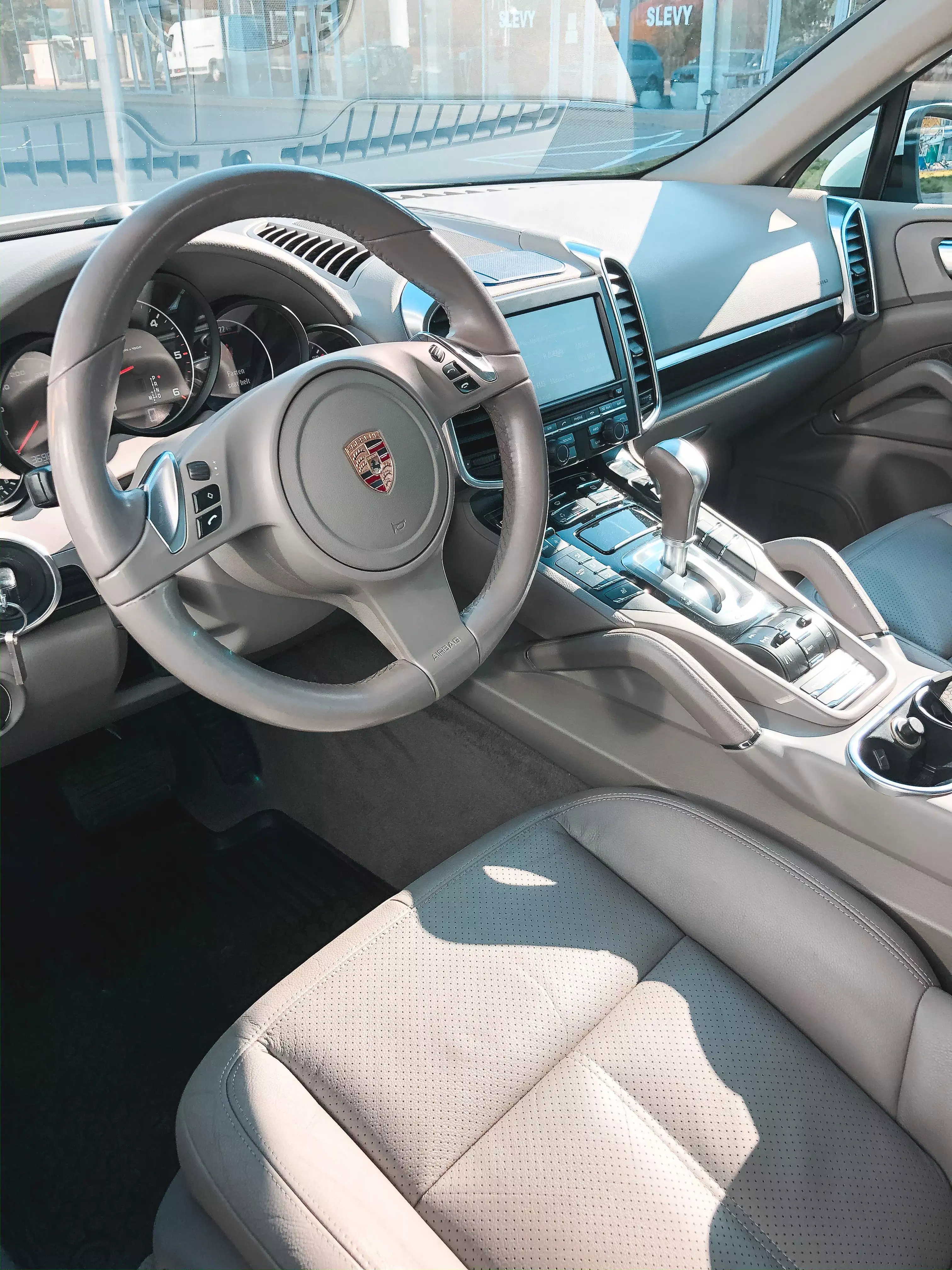 Porsche Cayenne-4